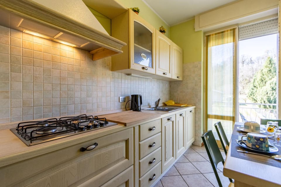 Dining area, stove, kitchen