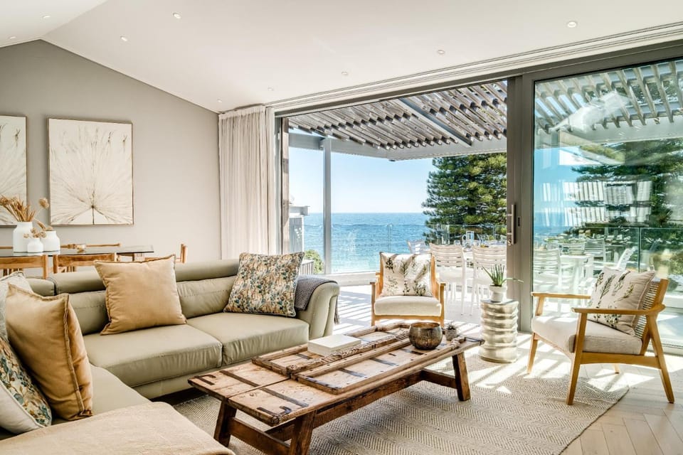 View (from property/room), Balcony/Terrace, Living room, Seating area, Dining area, Sea view