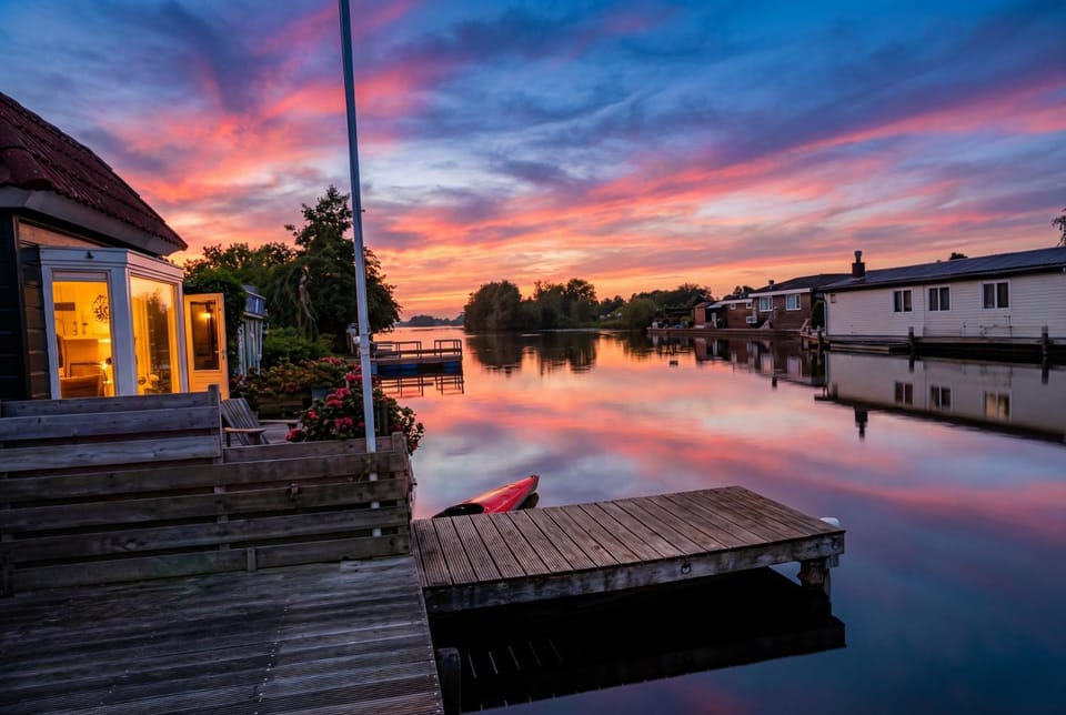 Lakeside Cottage with Boat near Amsterdam House in South Holland (province)