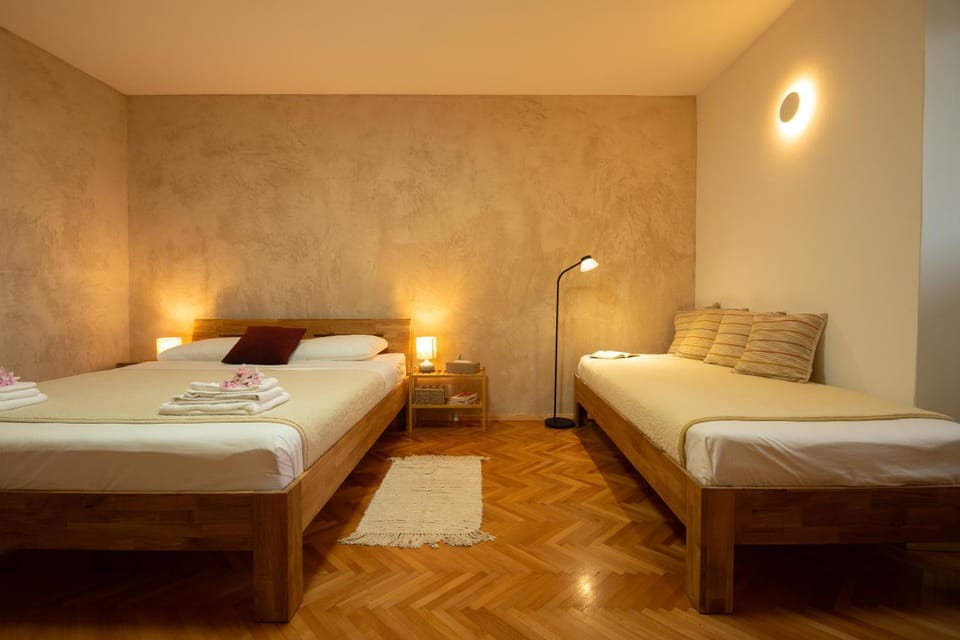 Bed, Night, Photo of the whole room, Bedroom, towels