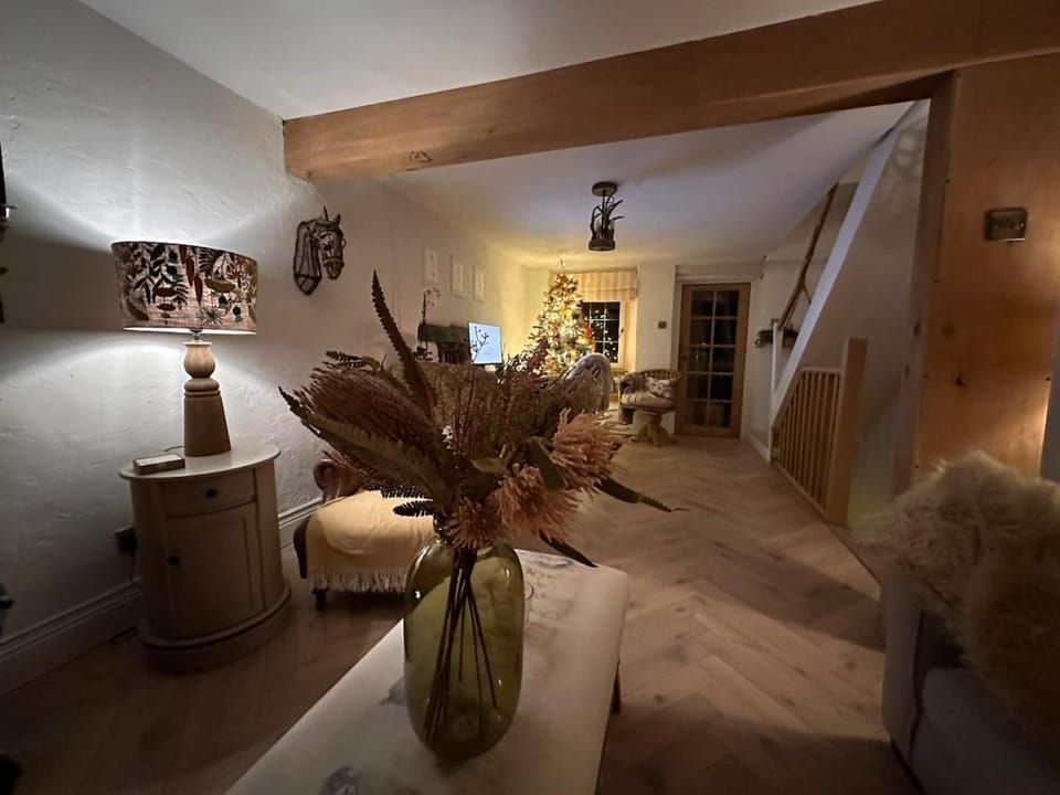 Rose Cottage, Cosy South Lake District Retreat House in Barrow-in-Furness District