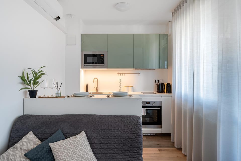 Kitchen or kitchenette, Seating area, Dining area, dishwasher, oven, stove