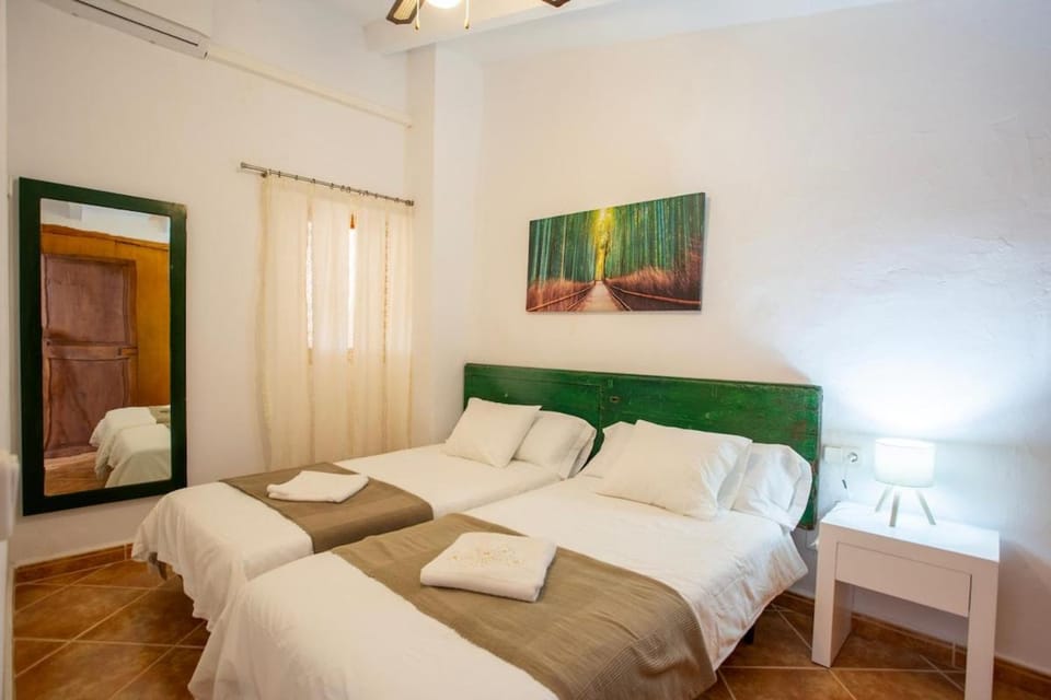 Bed, Bedroom, towels, air conditioner