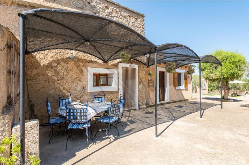 Property building, Patio, Day, Garden, Dining area