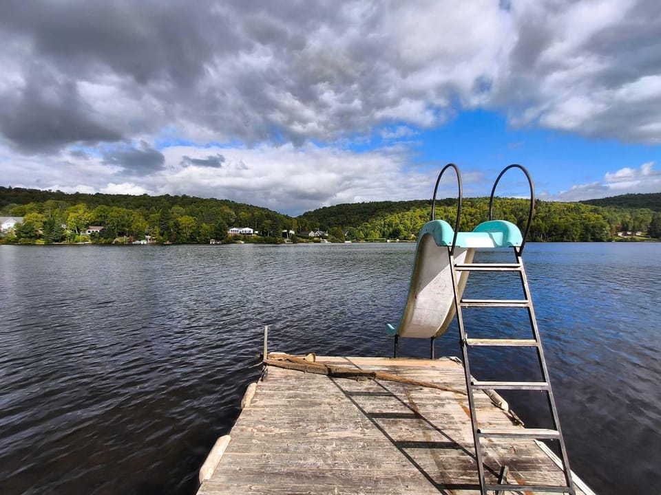 Waterfront with Spa - Etoile Filante Chalet in Quebec