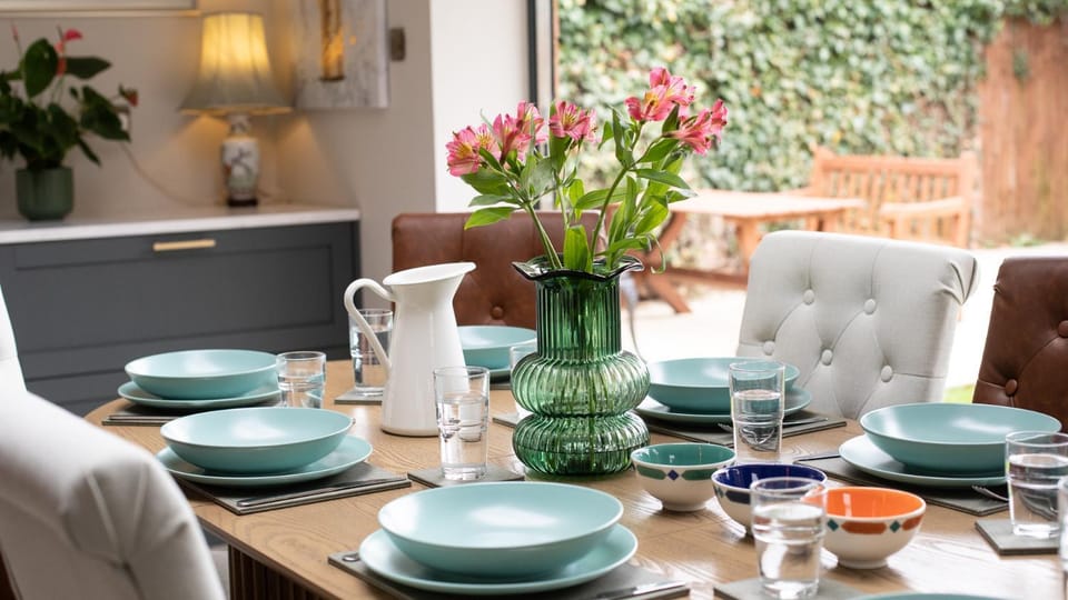 Decorative detail, Dining area, Garden view, kitchen