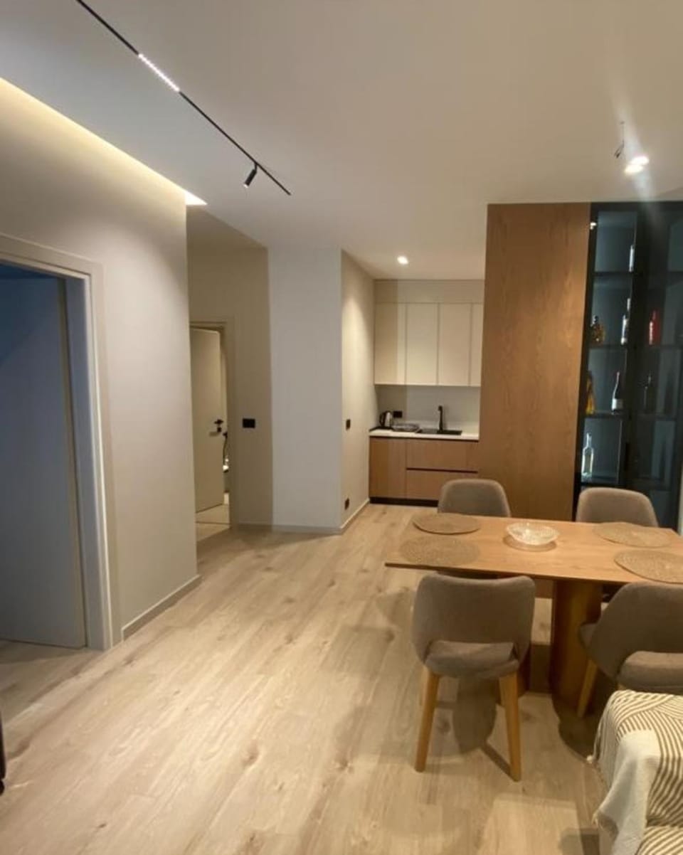 Kitchen or kitchenette, Living room, Seating area, Dining area
