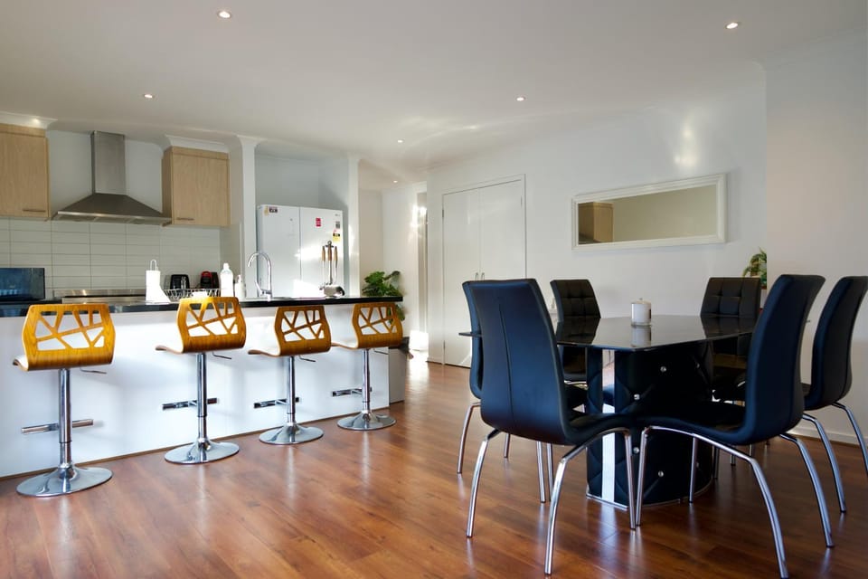 Beyond Oasis - Philip Island, Sleeps 10, Gaming Room, BBQ, Outdoor Firepit Villa in Cowes