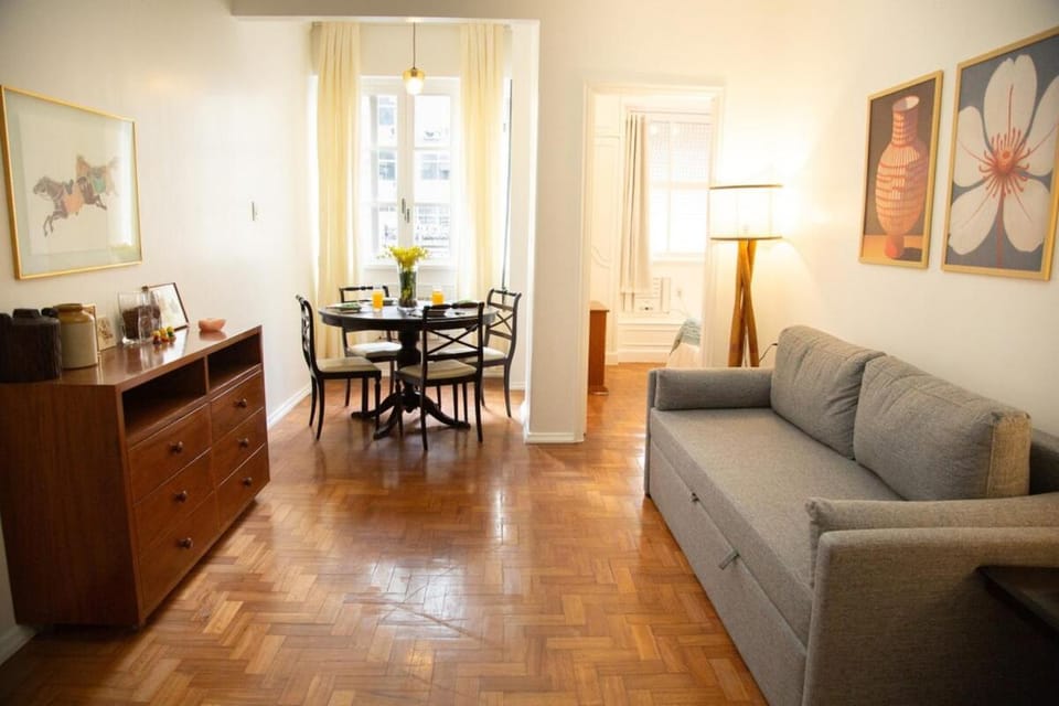3 QTOS charmoso a 160 metros da Praia de Copa! Apartment in Rio de Janeiro