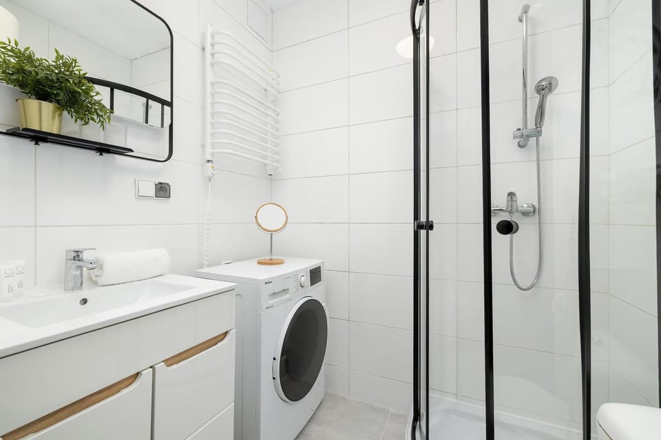 Shower, Bathroom, towels, washing machine