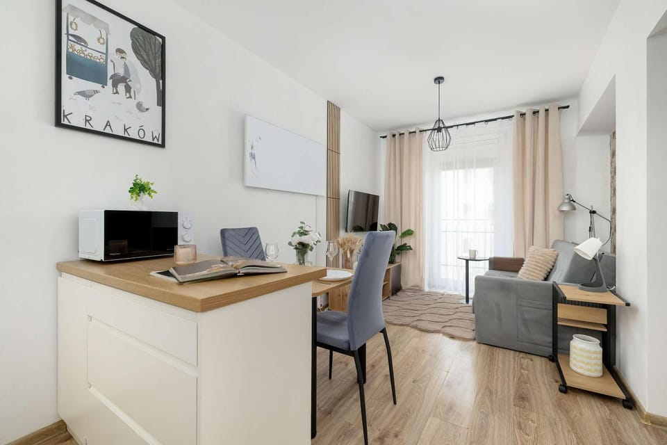 TV and multimedia, Seating area, Dining area