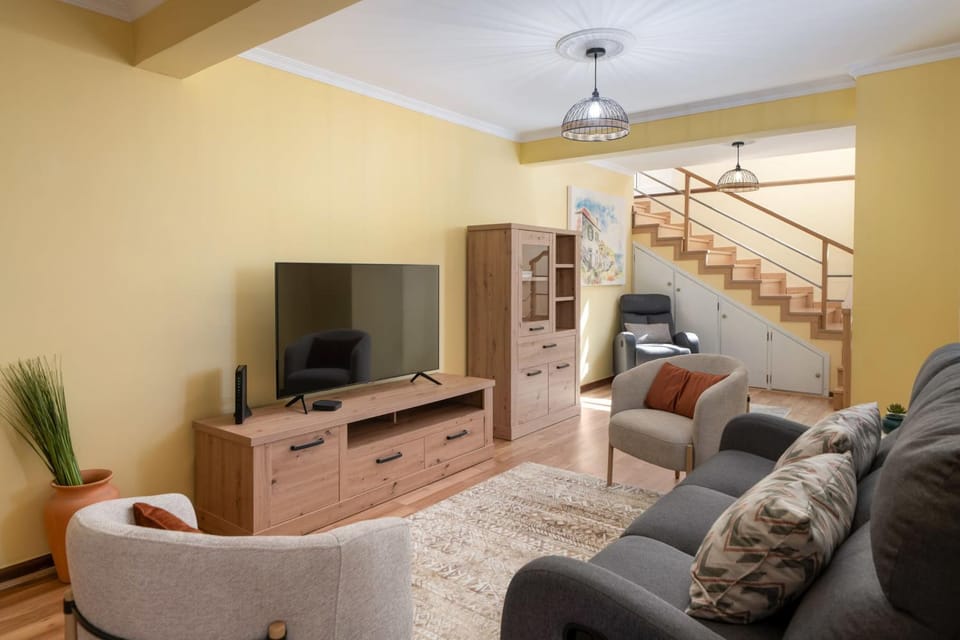 TV and multimedia, Living room, Seating area