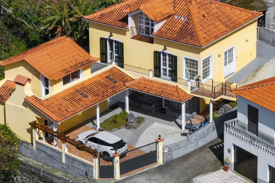 Property building, Day, Location, Parking