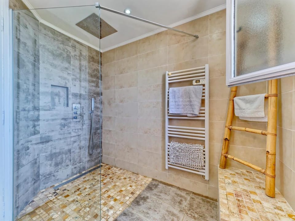 Shower, Bathroom, towels