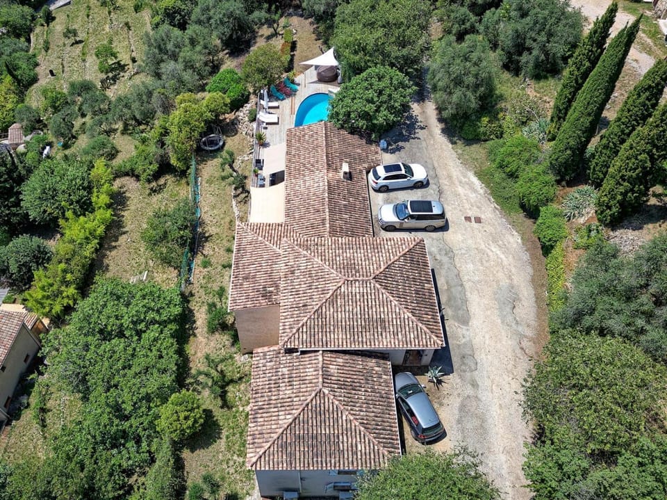 Natural landscape, Bird's eye view, Pool view, Swimming pool, Parking