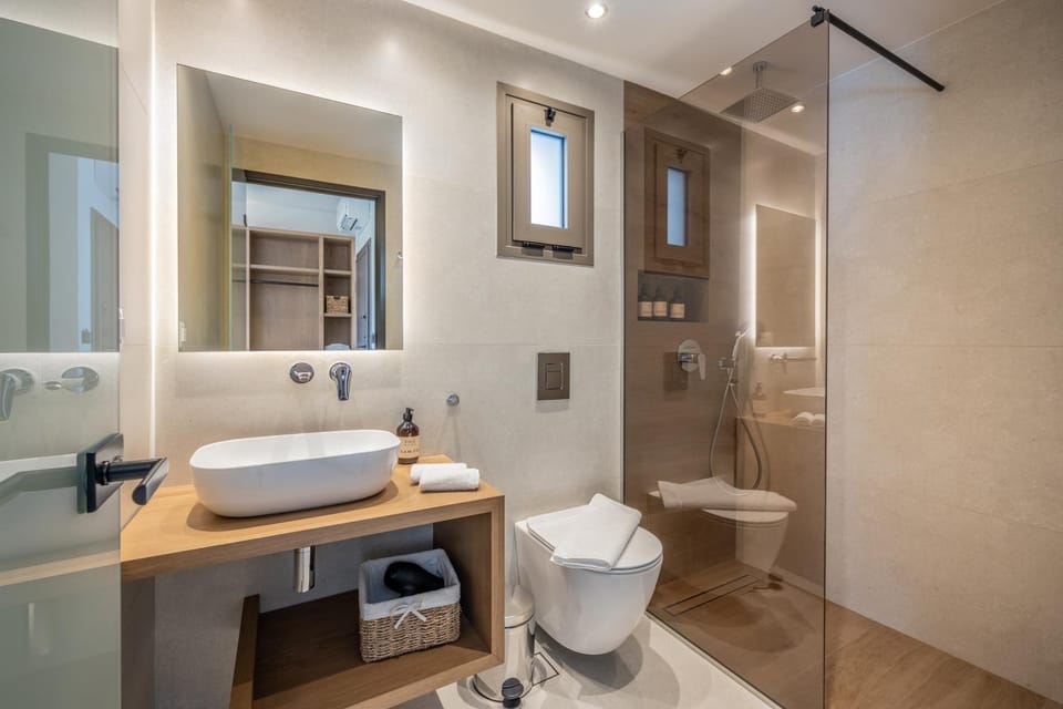 Shower, Toilet, Bathroom, towels