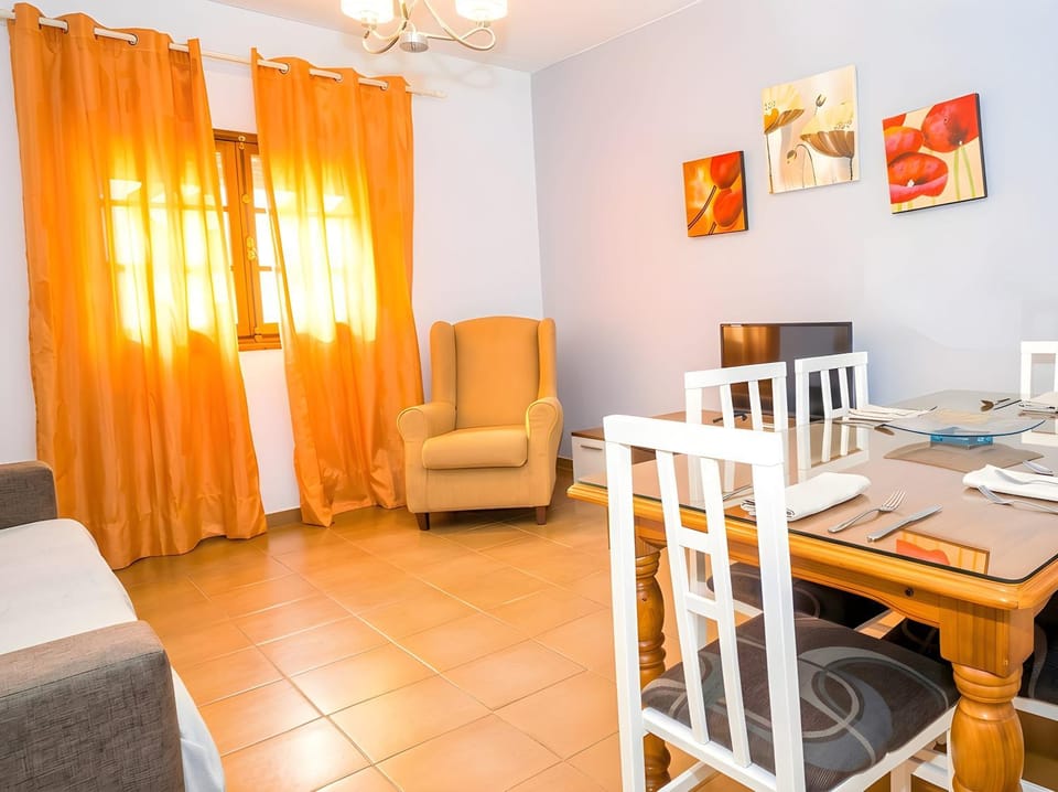 Exclusivo Apartamento con Balcones Aire acondicionado Garaje Wifi solo se aceptan familias y parejas Apartment in Conil de la Frontera