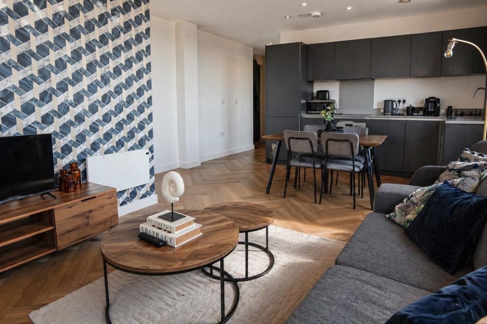 Communal lounge/ TV room, TV and multimedia, Kitchen or kitchenette, Living room, Seating area, Dining area, Evening entertainment, oven, pet friendly, stove, toaster