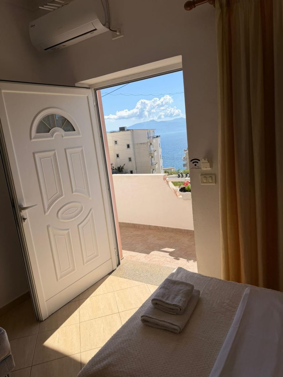Bed, Natural landscape, Photo of the whole room, Bedroom, Mountain view