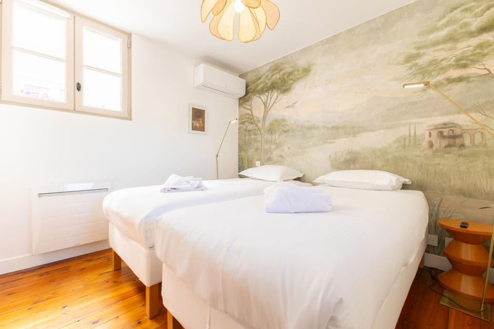 Duplex de charme avec 2 Chambres, Climatisation & Parking en Centre-Ville Apartment in Bordeaux