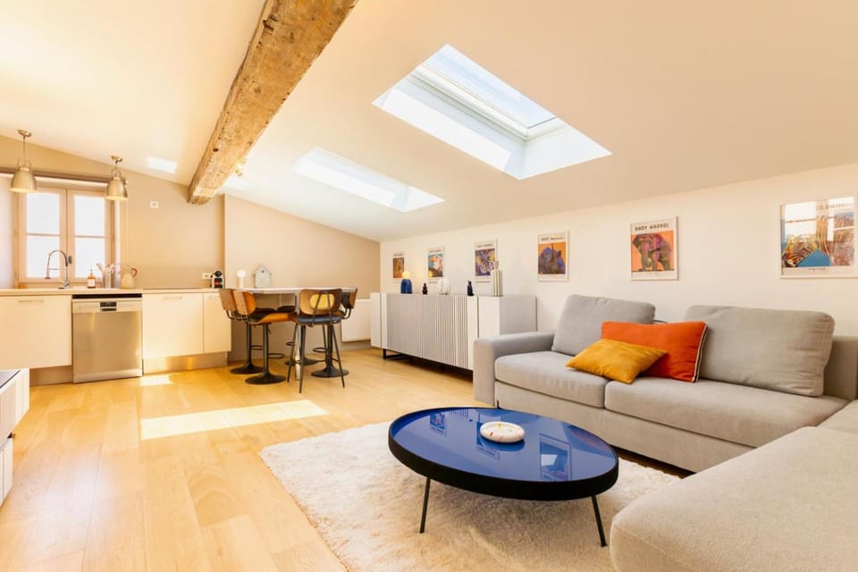 Duplex de charme avec 2 Chambres, Climatisation & Parking en Centre-Ville Apartment in Bordeaux