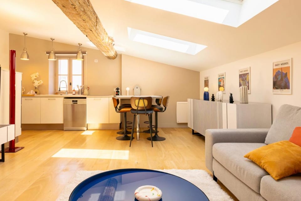 Duplex de charme avec 2 Chambres, Climatisation & Parking en Centre-Ville Apartment in Bordeaux