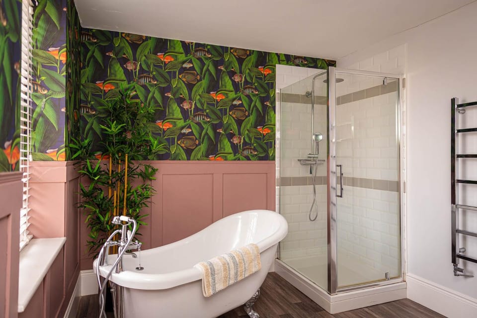Shower, Toilet, Bathroom, Bath