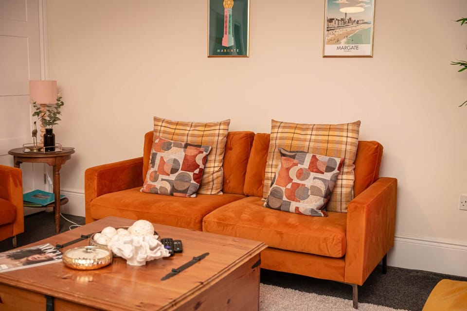 TV and multimedia, Living room, Seating area, internet