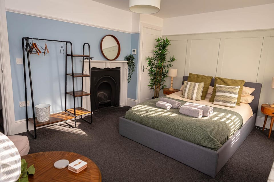 Bed, Bedroom, fireplace, internet, towels