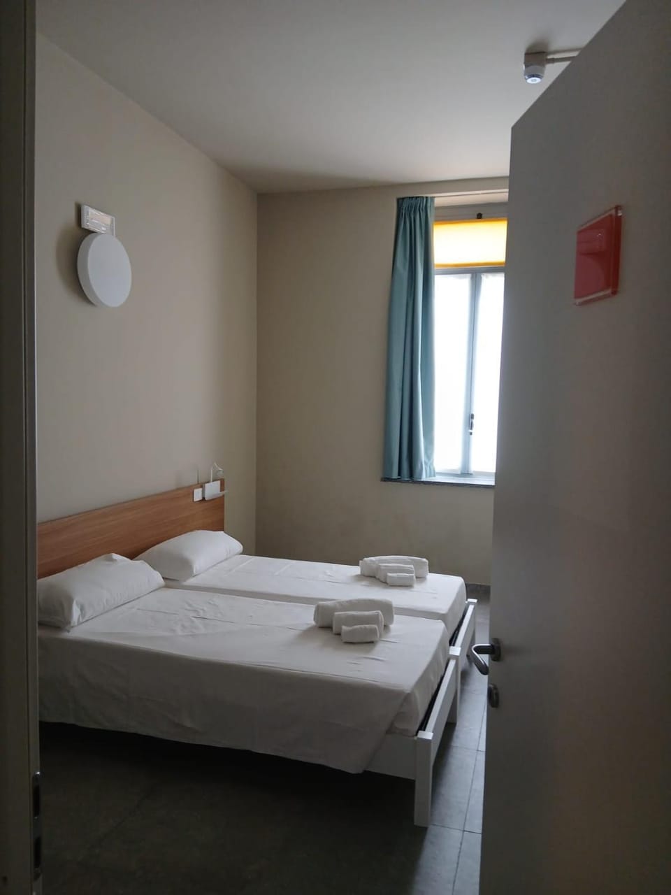 Carro Hostel - Monza Centro - Dormire bene Fare bene Scegli Bene! Hostel in Monza