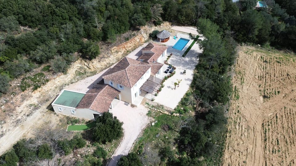 Villa 11 pers avec Piscine en pleine Nature, Mer à 35 min Villa in Besse-sur-Issole