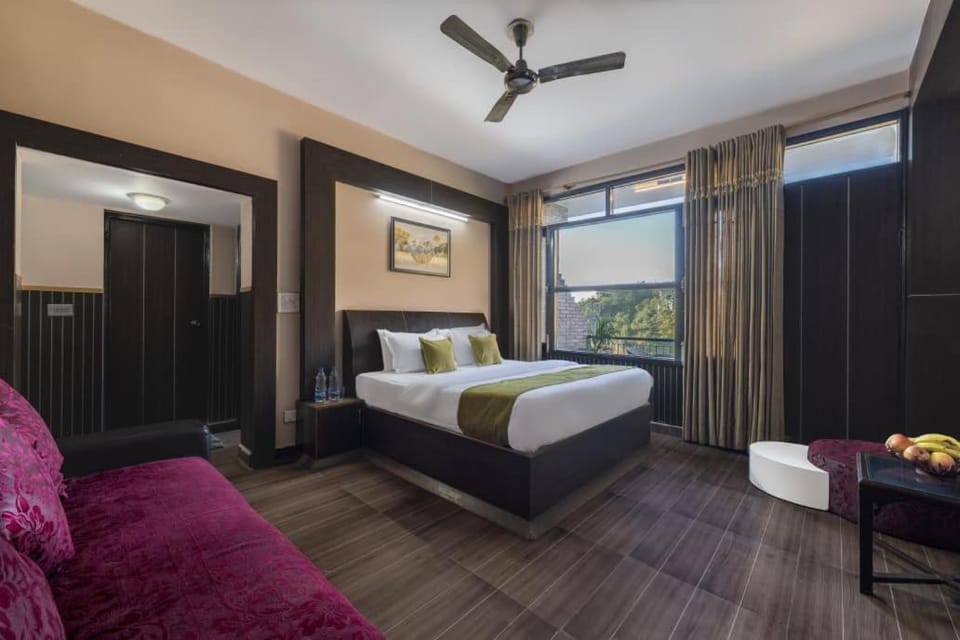 8 Bedrooms Private Property I Familys I groups I Kitty Parties I Near Mall Road Kasauli I By Kasauli Residency House in Himachal Pradesh