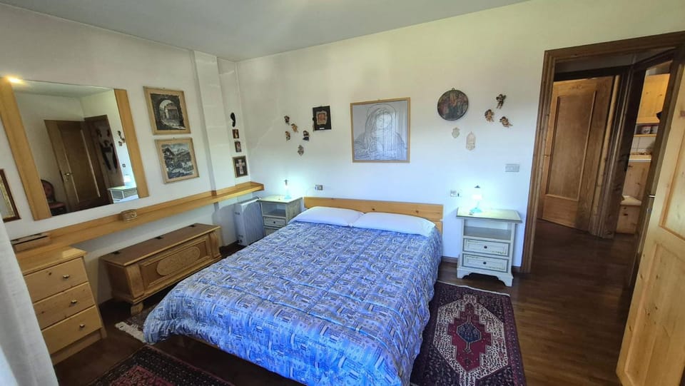 Bed, Photo of the whole room, Bedroom, wardrobe