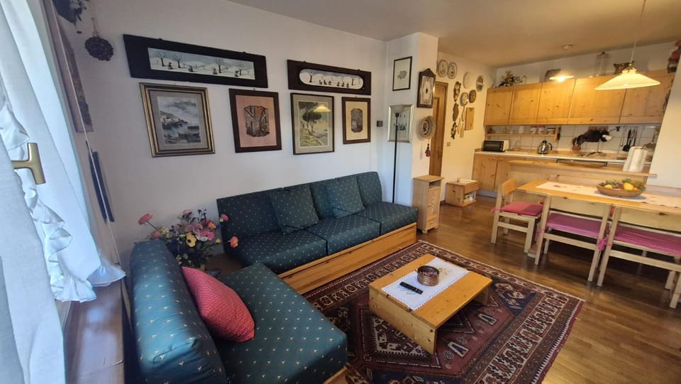 Kitchen or kitchenette, Living room, Dining area, stove