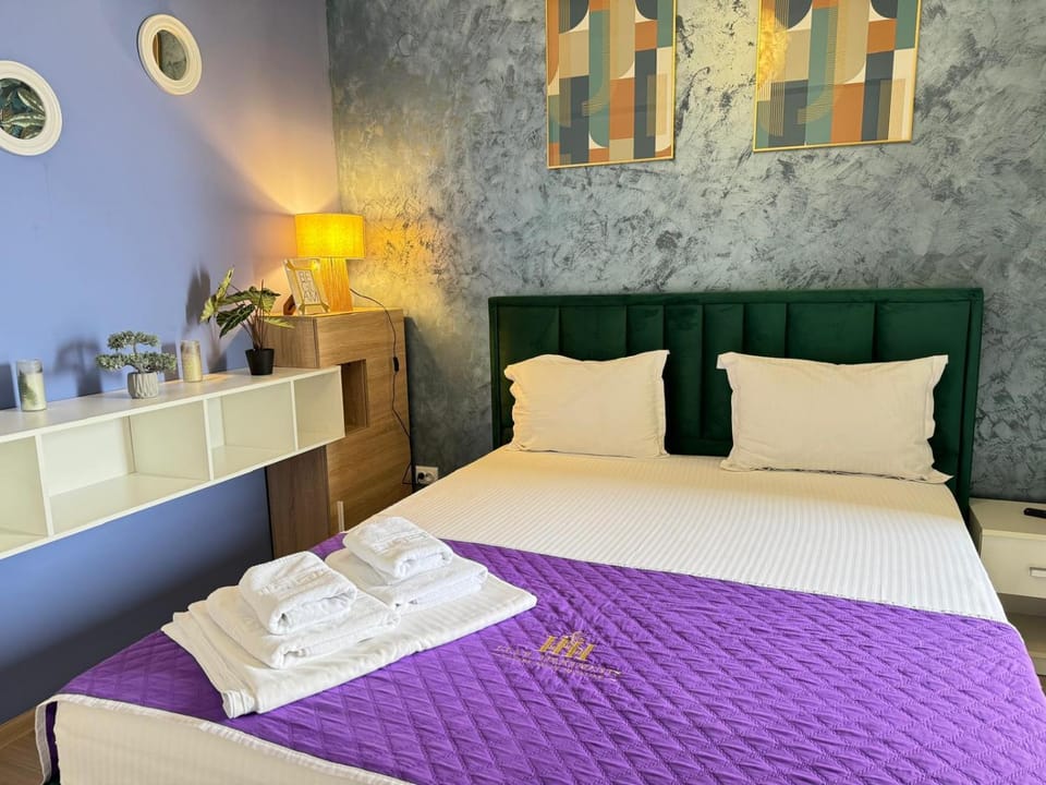 Bed, Decorative detail, Bedroom, wardrobe
