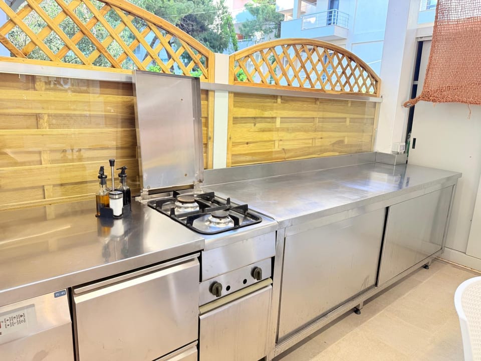 Kitchen or kitchenette, oven