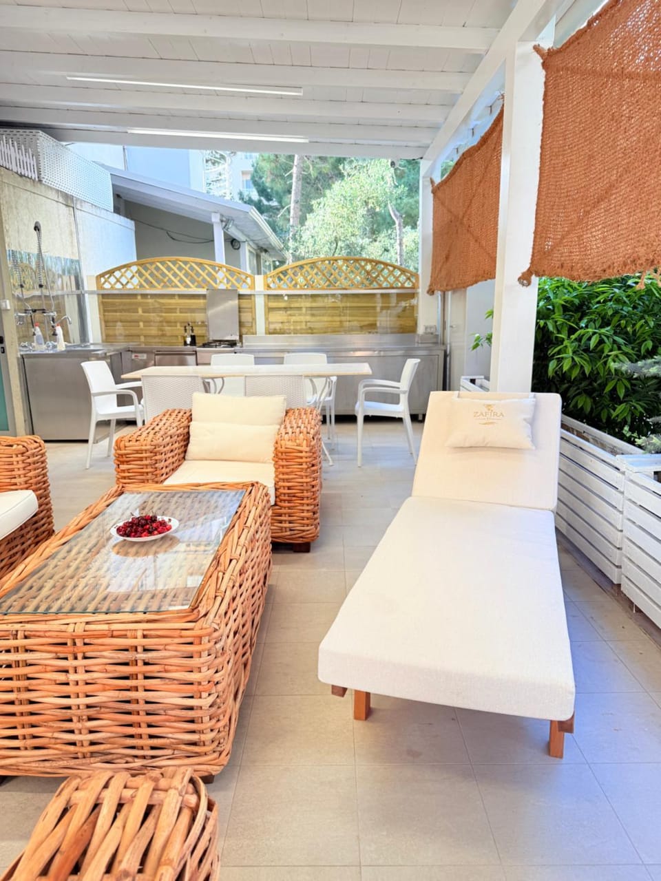 Day, Balcony/Terrace, Seating area, Dining area