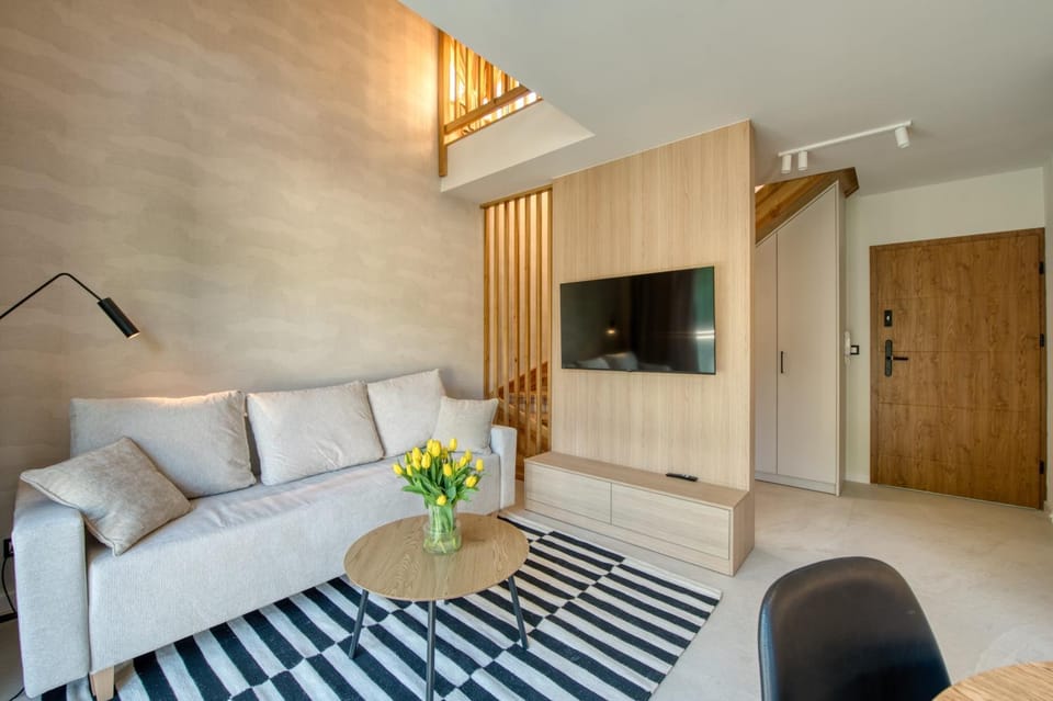 Communal lounge/ TV room, TV and multimedia, Living room, Seating area, Evening entertainment