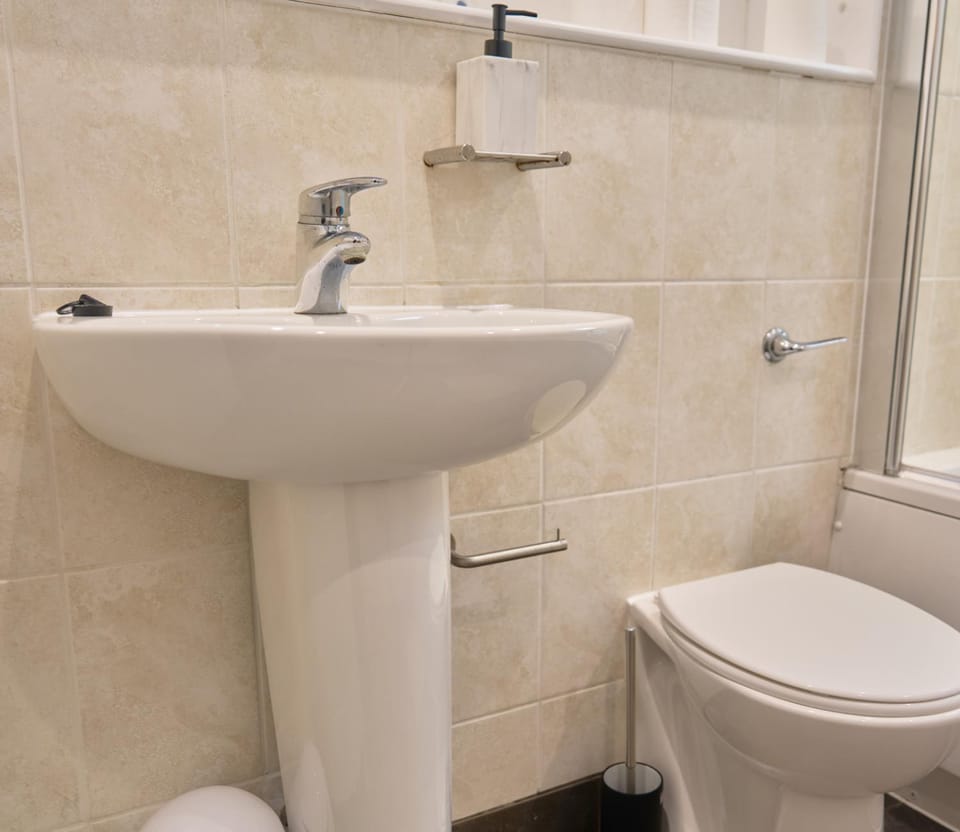 Stylish 2Bed 2Bath Apt, Central Leeds, Sleeps 4 Apartment in Leeds