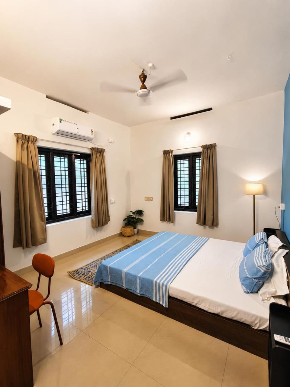 Bed, Photo of the whole room, Bedroom, air conditioner