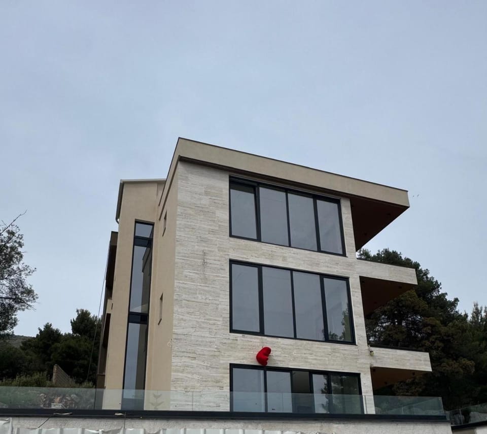 Property building, Day