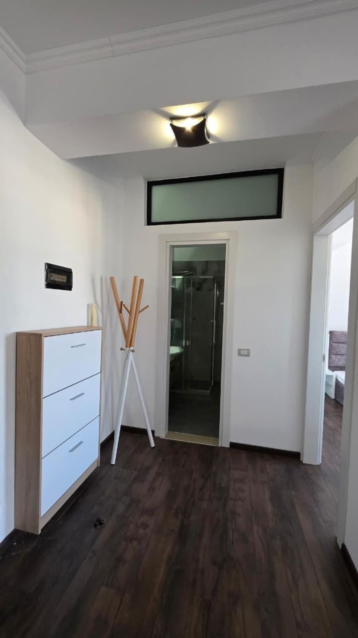 Mara's Seaview Apartment Apartment in Vlorë