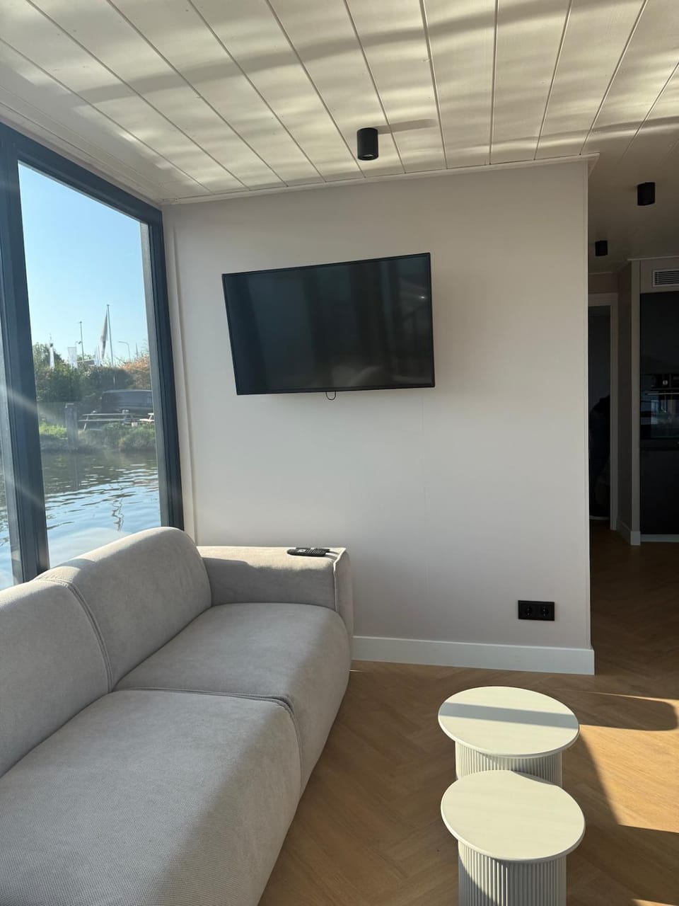 Enjoy life on the water! 3 bed-rooms Docked boat in South Holland (province)