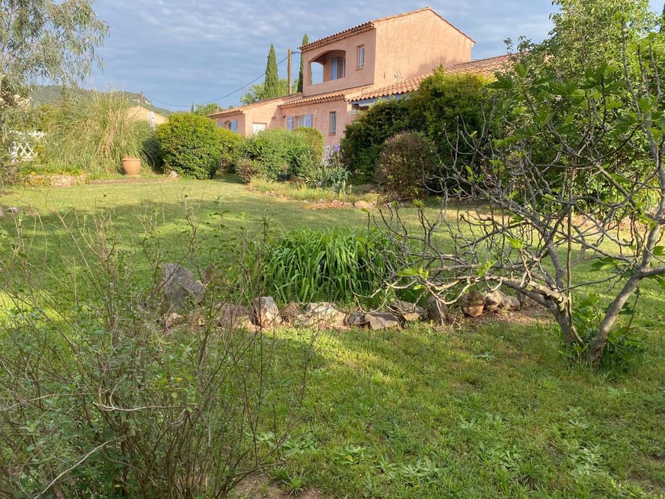 Parenthèse nature avec vue imprenable Bed and Breakfast in Vidauban