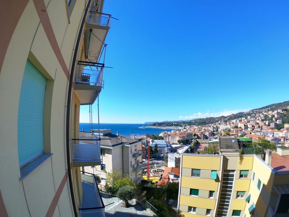 Quadrilocale Italia con vista mare Apartment in Varazze