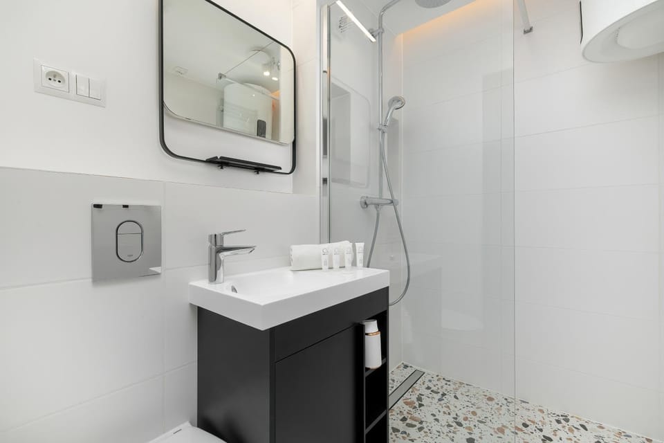 Shower, Bathroom, towels