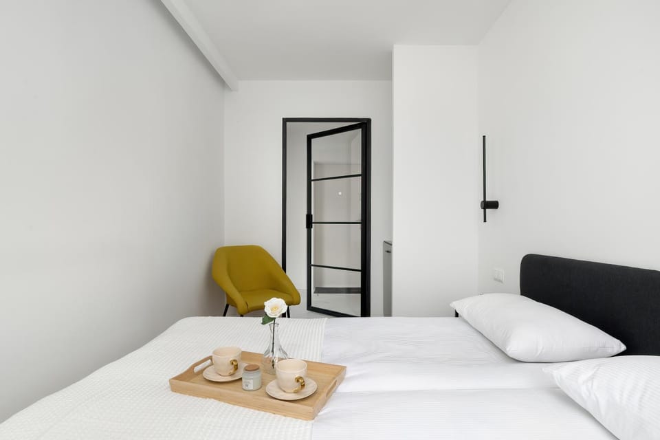 Bed, Photo of the whole room, Bedroom, towels