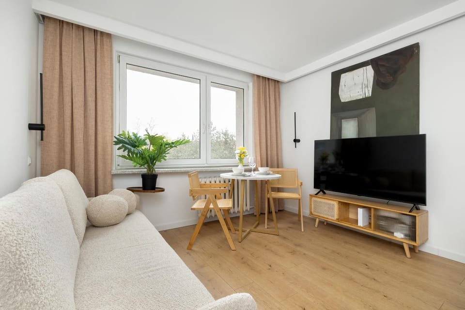 TV and multimedia, Living room, Seating area, Dining area, Evening entertainment
