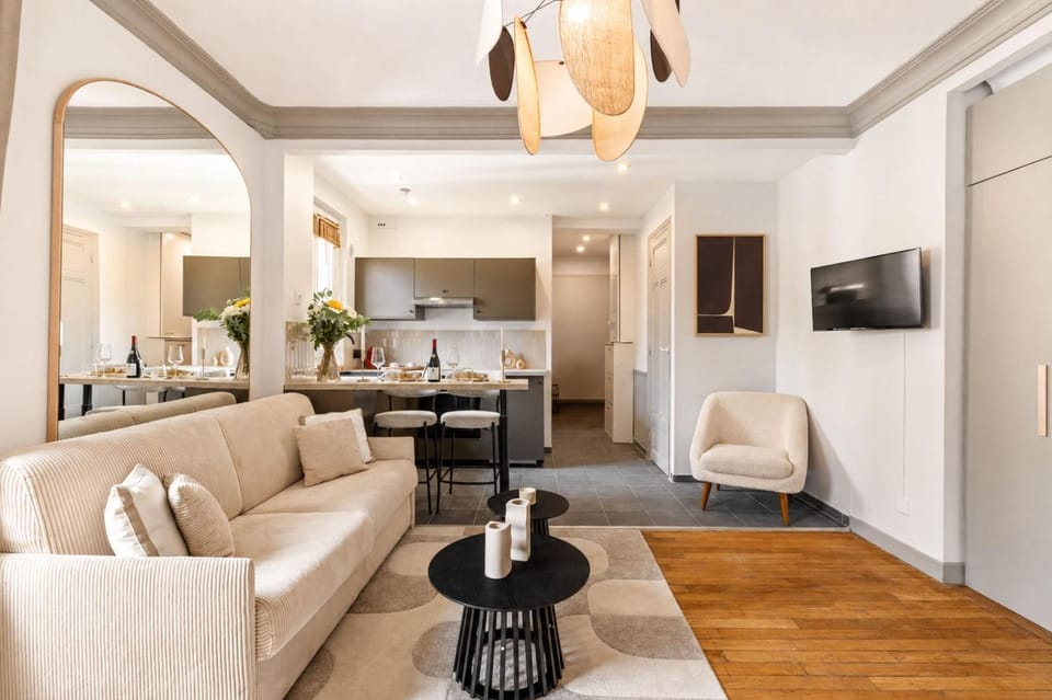 Communal lounge/ TV room, TV and multimedia, Kitchen or kitchenette, Living room, Seating area, Dining area