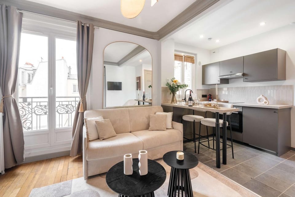 Kitchen or kitchenette, Living room, Seating area, Dining area, oven, stove
